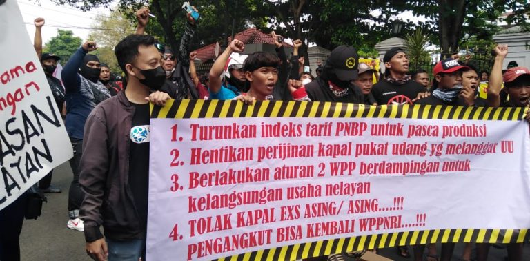 Ribuan Nelayan Pati Demonstrasi di Depan Gedung DPRD