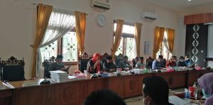 Jajaran Komisi D DPRD Pati di tengah audiensi bersama dengan bidan, di Ruang Komisi D, Sabtu (14/5/2022)