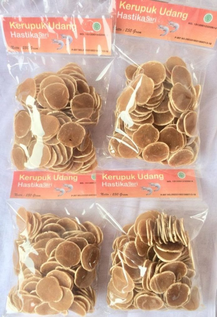 Salah satu produk kerupuk seafood Industri Kecil Menengah (IKM) Hastika Sari Salah satu produk kerupuk seafood Industri Kecil Menengah (IKM) Hastika Sari