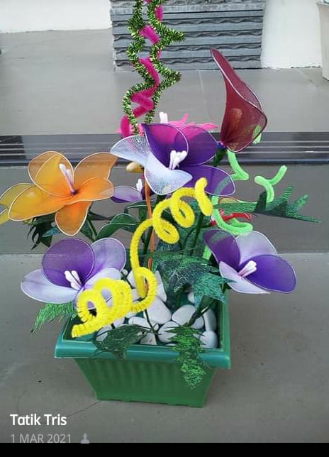 Bunga stoking produksi dari IKM Tatris Craft