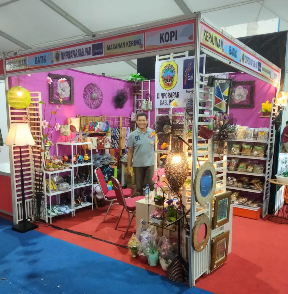 Stand IKM Plaza Pragolo di Salatiga Nasional Hybrid Expo 2022