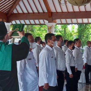 Pelantikan dan pengambilan sumpah jabatan