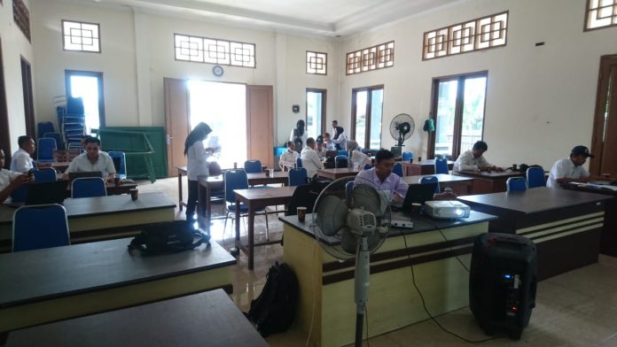Tim Fasilitasi aplikasi Siskeudes sedang mendampingi desa-desa di Pati Tim Fasilitasi aplikasi Siskeudes sedang mendampingi desa-desa di Pati