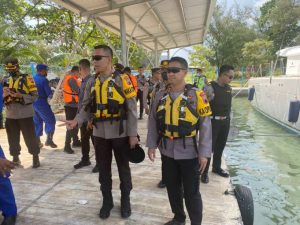 Kapolres Jepara AKBP Warsono SH SIK MH didampingi Wakapolres saat melakukan patroli.(Foto:SN/dok-hp)