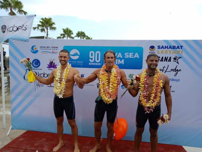 Gantiel Gillen, Lorenz Gillen dan Khalid Mahalatti, tiga pereang asing sukses arungi laut Karimunjawa-Jepara.(Foto:SN/dok-hp)