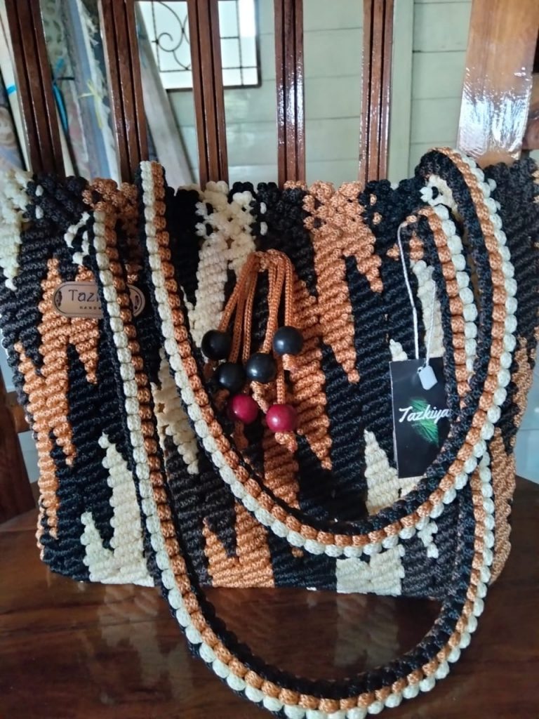 Tas Rajut IKM Tazkiya Handmade Sepi Pemesan