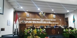 Bupati Pati, Haryanto saat melaporkan APBD tahun 2021 pada sidang paripurna di Ruang Paripurna DPRD, Senin (6/6/2022)