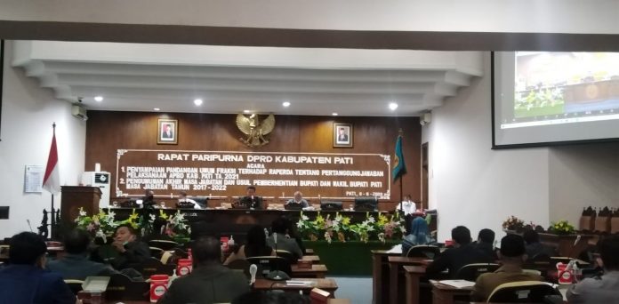 Rapat Paripurna DPRD Kabupaten Pati penyampaian pandangan umum fraksi terhadap Raperda pertanggungjawaban APBD Kabupaten Pati tahun 2021, Rabu (8/6/2022)