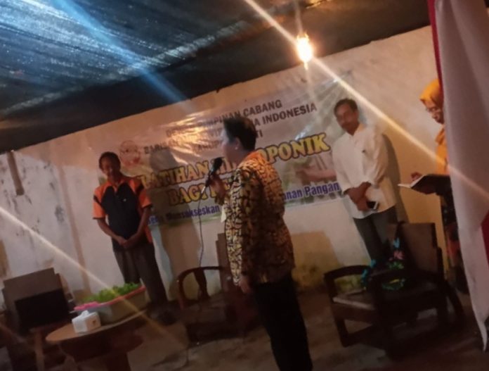 Tengah berlangsung pelatihan Hidroponik Bagi Pemula di Kedai Kebangsaan, Senin (13/6/2022) oleh DPC Barisan Muda Wirausaha Indonesia (BMWI) Kabupaten Pati