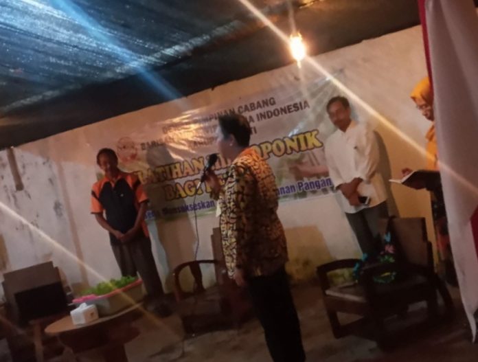 Tengah berlangsung pelatihan Hidroponik Bagi Pemula di Kedai Kebangsaan, Senin (13/6/2022) oleh DPC Barisan Muda Wirausaha Indonesia (BMWI) Kabupaten Pati Tengah berlangsung pelatihan Hidroponik Bagi Pemula di Kedai Kebangsaan, Senin (13/6/2022) oleh DPC Barisan Muda Wirausaha Indonesia (BMWI) Kabupaten Pati