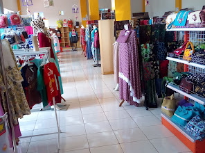 Etalase produk UMKM di Plaza Pragolo Store Pati