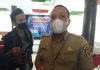 Kepala Dinas Perdagangan dan Perindustrian (Disdagperin) Hadi Santosa (kanan) saat memberikan keterangan kepada wartawan