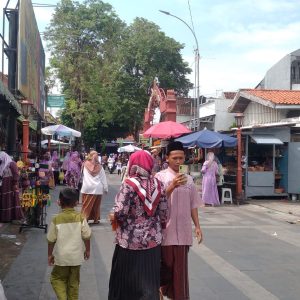 Suasana di Masjid Menara Kudus