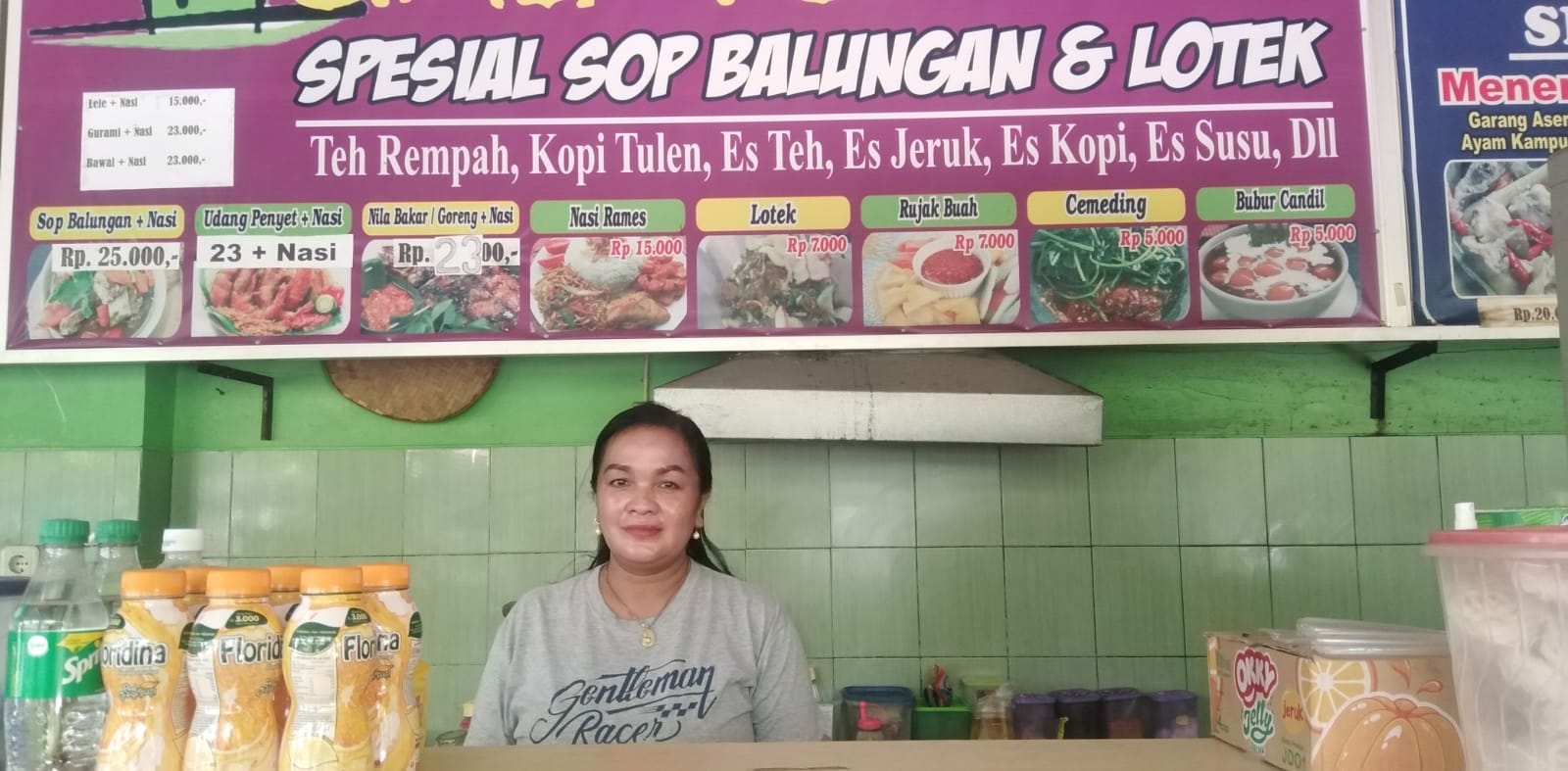 Ristiati, salah satu penjual kuliner di Plaza Pragolo mendukung wacana pemungutan retribusi