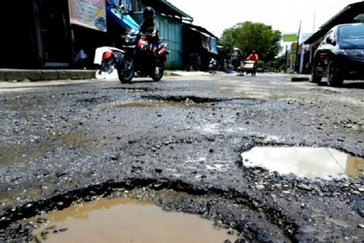 Pemkab Diminta Perbaiki Jalan Glonggong Jakenan