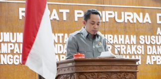 Anggota Komisi A DPRD Pati, Muslihan membacakan pandangan akhir fraksi terhadap laporan pertanggungjawaban pelaksanaan APBD Kabupaten Pati tahun 2021