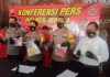 Kapolres Jepara AKBP Warsono, SH., SIK., MH, dalam konferensi pers di Lobby Mapolres Jepara, Senin (20/6/2022) siang. Turut mendampingi Wakapolres Jepara, Kasatres Narkoba dan Kanit Humas Polres Jepara.
