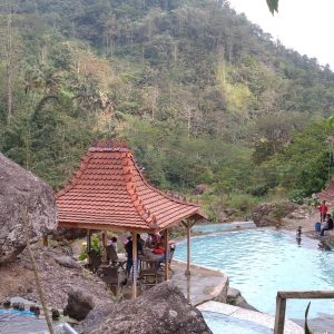 Daya tarik keindahan kolam renang Lenk Dopank, (Foto : Adam Naufaldo)