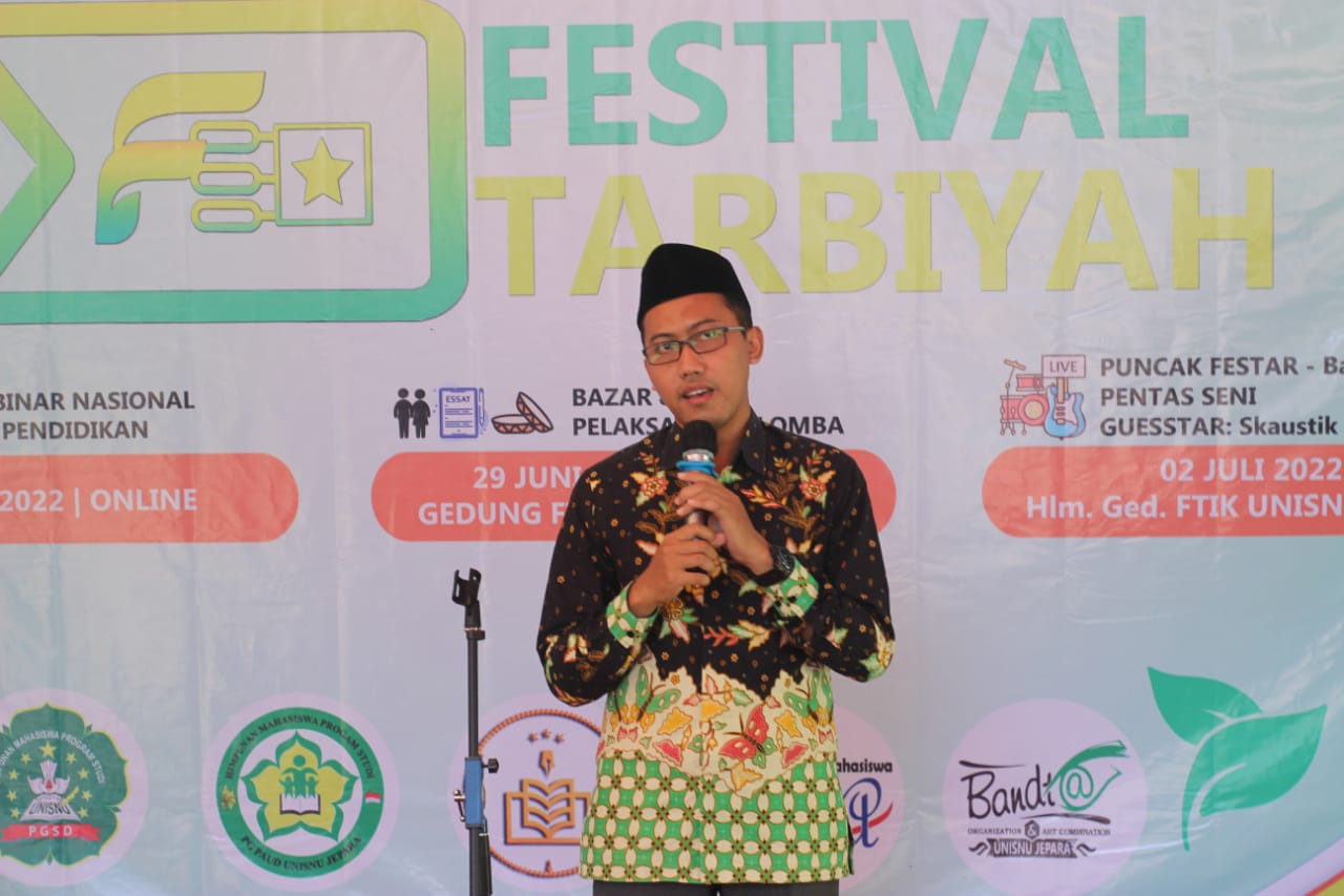 Sambutan Wakil Dekan 1, Husni Mubarok di puncak acara Festival Tarbiyah, (Foto : Hisyam Nasyith)