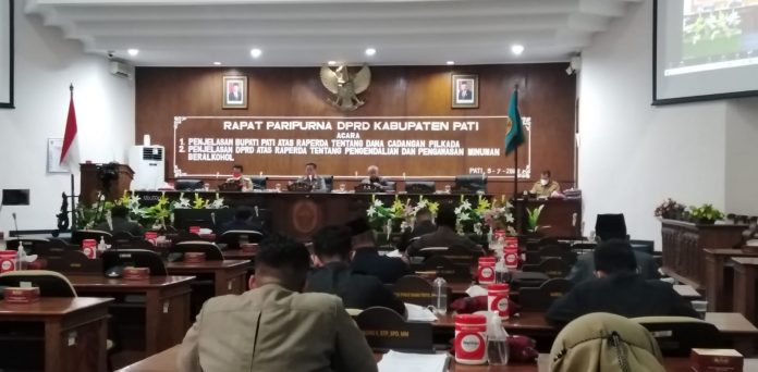 Berlangsung rapat paripurna DPRD dengan jajaran eksekutif bahas dua agenda, Selasa (5/7/2022) Berlangsung rapat paripurna DPRD dengan jajaran eksekutif bahas dua agenda, Selasa (5/7/2022)