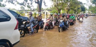 Banjir di kompleks depan Alugoro