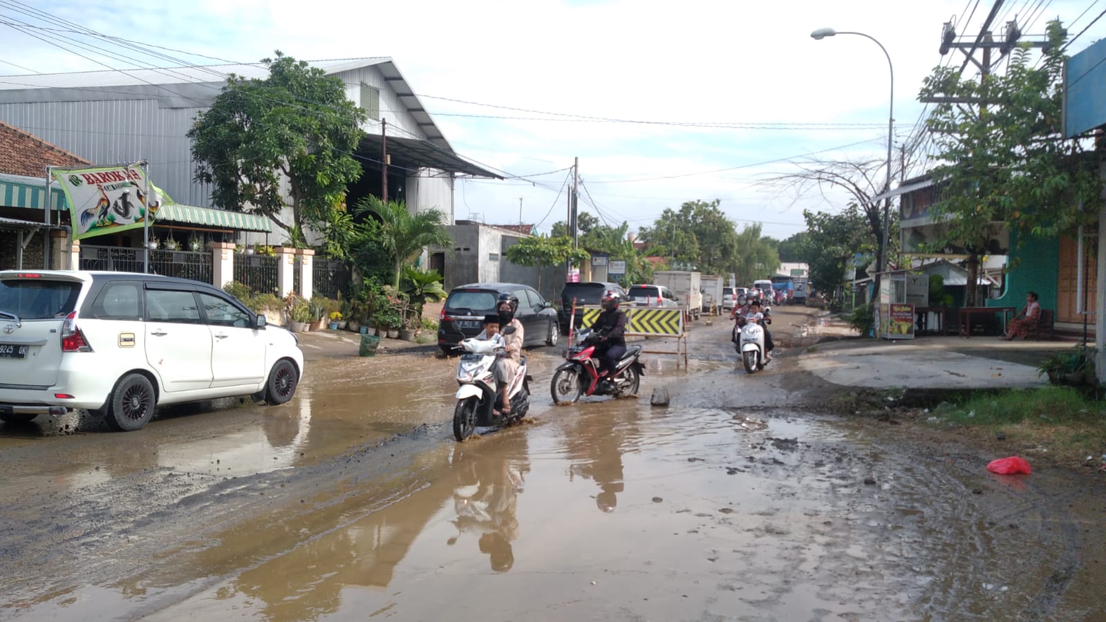 Terlihat Genangan Air yang Berada di Pemukiman Warga, (Foto : Adam Naufaldo)