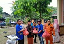 Tim gabungan Tagana Pati mendistribusikan makanan siap saji ke sejumlah desa di dua kecamatan, Minggu (17/7/2022)