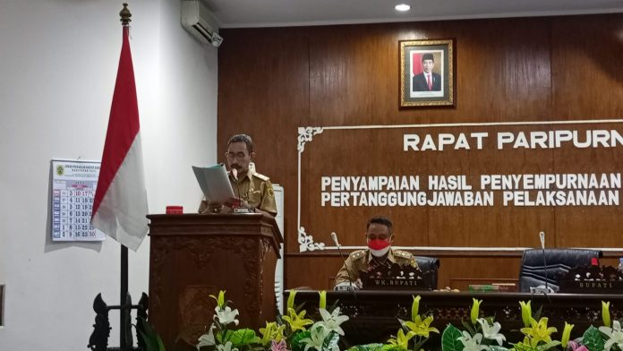 Bupati Pati Haryanto saat menyampaikan evaluasi gubernur terhadap pertanggungjawaban pelaksanaan APBD, Selasa (19/7/2022)