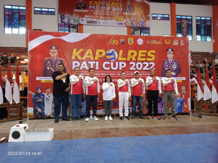Kapolres Pati AKBP Cristian Tobing beserta Forkopimda Pati dalam pembukaan turnamen bola voli Kapolres Pati Cup 2022, Minggu 24/07