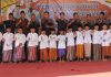 Kagama Pati bersama anak- anak dalam bakti sosial khitanan massal, Minggu (24/7/2022)