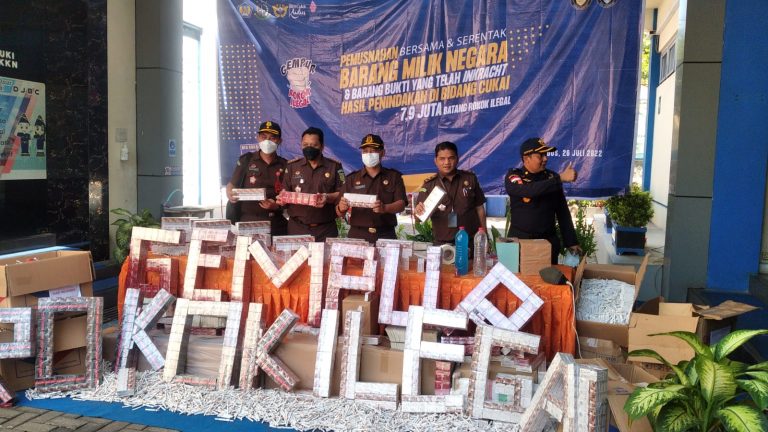 Bea Cukai Kudus Musnahkan 17,9 Juta Batang Rokok Ilegal