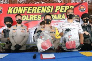 Kapolres AKBP Warsono, SH., SIK., MH, saat keterangan konferensi pers sore ini di Mapolres Jepara