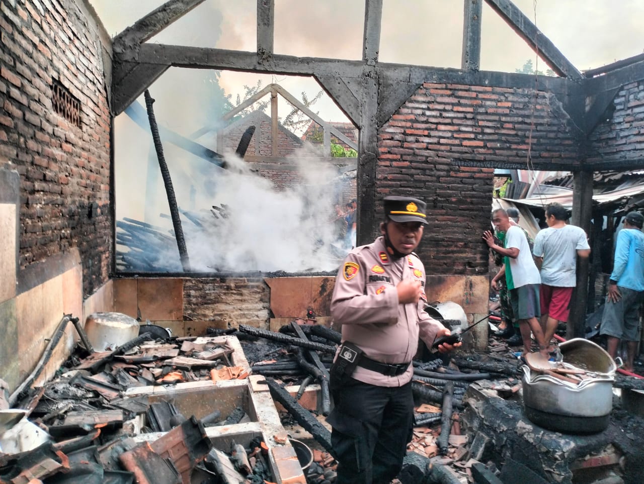 Warung makan di Desa Tlogorejo, Kecamatan Tlogowungu dilalap si jago merah, Senin (1/8/2022)