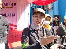 Ketua Kwarcab Kabupaten Kudus Mawar Anggraeni turut memeriahkan acara peringatan HUT Saka Bakti Husada, (Foto : Adam Naufaldo)