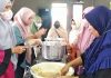 Ibu ibu mengikuti pelatihan pembuatan frozen food, (Foto : Adam Naufaldo)