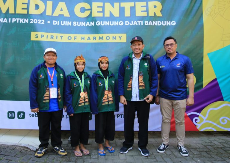 Dua Mahasiswi IAIN Kudus Raih Juara Ketiga di Cabor Pesilat Bandung