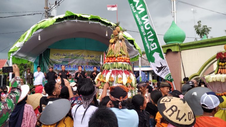 Kirab Budaya dan Buka Luwur Desa Karangrowo Undaan Kudus