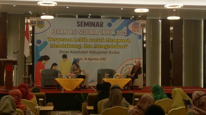Ketua TP PKK bersama jajaran lainnya saat mengikuti Seminar Pekan Asi Sedunia 2022 di Hom Hotel Kudus, (Foto : Adam Naufaldo) Ketua TP PKK bersama jajaran lainnya saat mengikuti Seminar Pekan Asi Sedunia 2022 di Hom Hotel Kudus, (Foto : Adam Naufaldo)