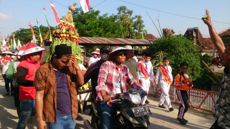 Ratusan Warga Ramaikan Kirab Budaya ‘Haul Mbah Lo’ di HUT RI ke-77