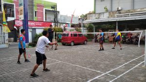 Lomba Ganda Bulu Tangkis yang digelar di Kantor PWI Kudus, (Foto : Adam Naufaldo)