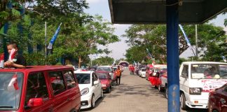 Tampak ratusan mobil berjejer meriahkan Hari Kemerdekaan Republik Indonesia di Balai Jagong Kudus, (Foto : Adam Naufaldo)
