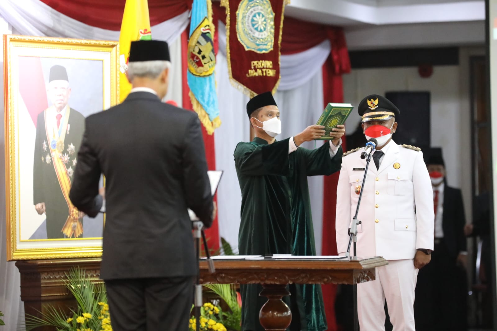 Henggar Budi Anggoro dilantik Gubernur Jawa Tengah, Ganjar Pranowo di Semarang, Senin (22/8/2022) malam