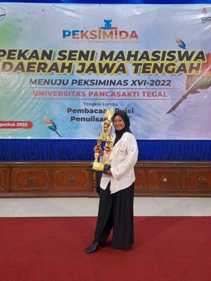 Mahasiswi Pendidikan Bahasa dan Sastra Indonesia Universitas Muria Kudus Nanda Fatimatuz Zahro