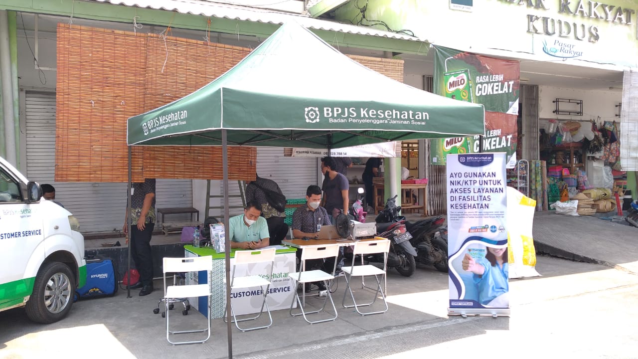 Stand BPJS Kudus saat berada di Pasar Rakyat Kudus, (Foto : Adam Naufaldo)