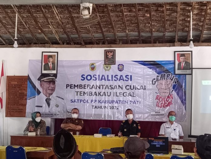 Kegiatan sosialisasi pemberantasan cukai tembakau ilegal di Balaidesa Wedarijaksa, Kecamatan Wedarijaksa, Rabu (31/8/2022)