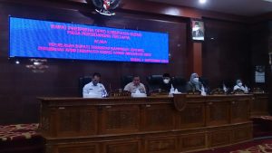 Bupati Kudus Hartopo bersama Pimpinan dan Wakil DPRD Kudus, (Foto : Adam Naufaldo)