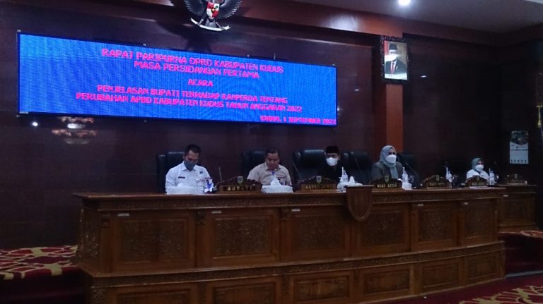 Dihadapan Dewan, Bupati Kudus Sampaikan Raperda Perubahan APBD