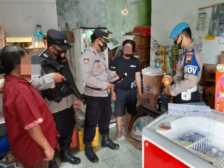 Operasi Pekat, 70 Botol Miras Diamankan Polres Kudus