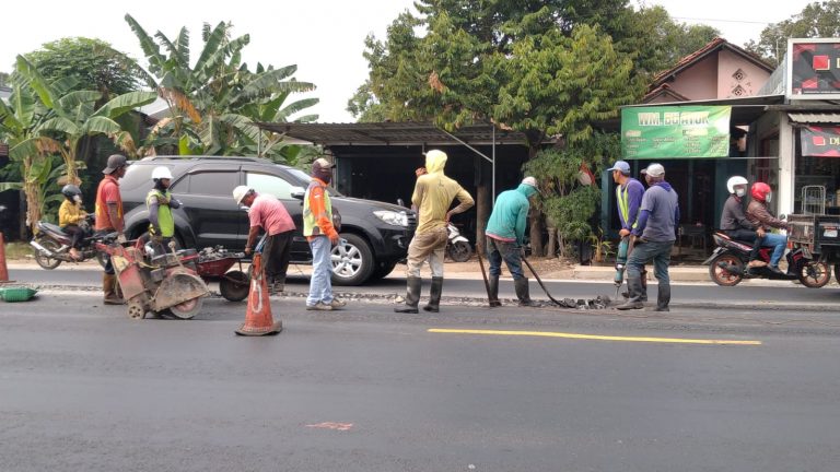 Perbaikan Jalan Pantura Kudus-Pati KM 6 Memakan Waktu Satu Hari