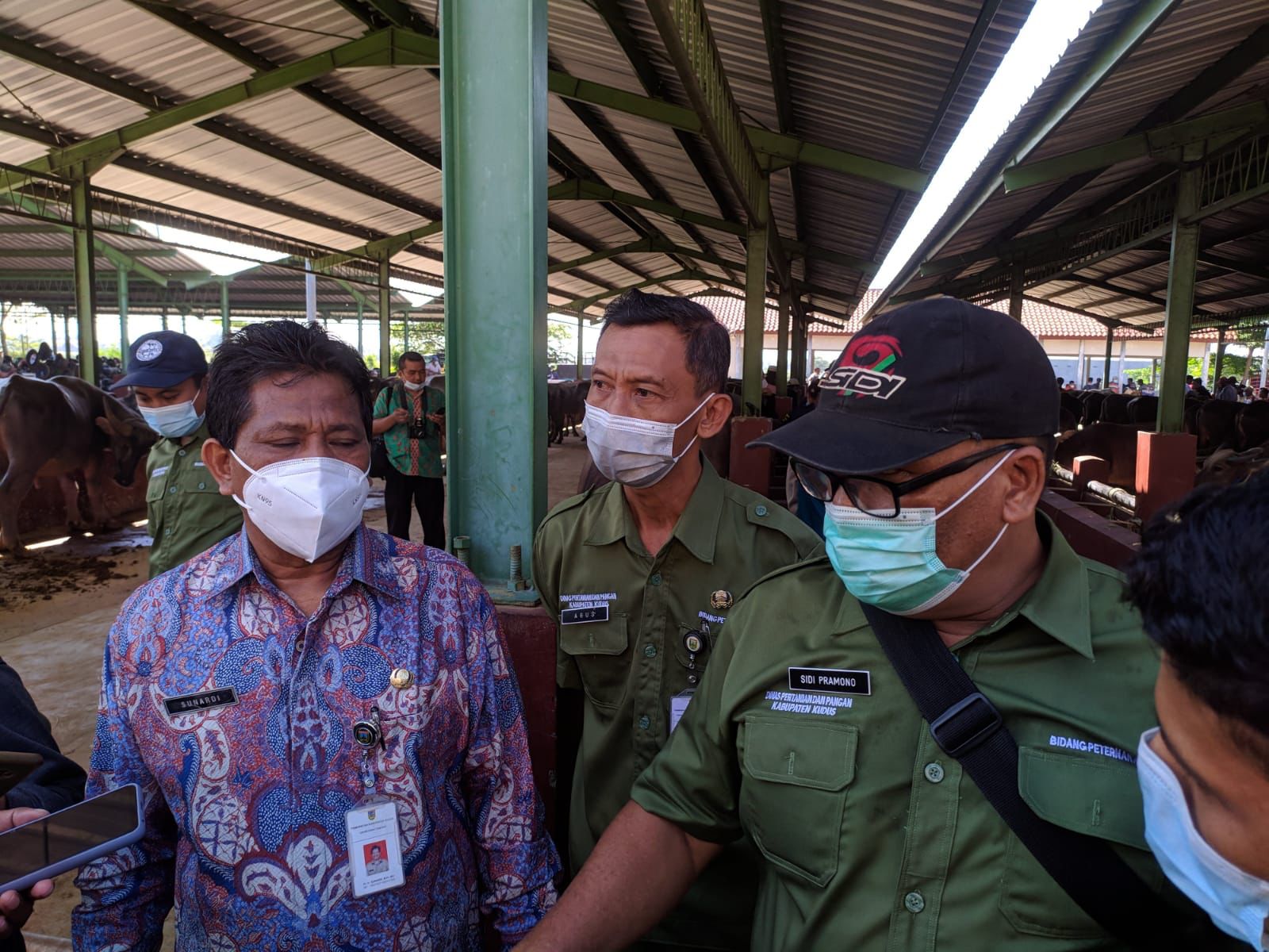 Kepala Bidang Peternakan Dinas Pertanian dan Pangan Kudus Agus Setiawan bersama jajaran lainnya, (Foto : Adam Naufaldo)